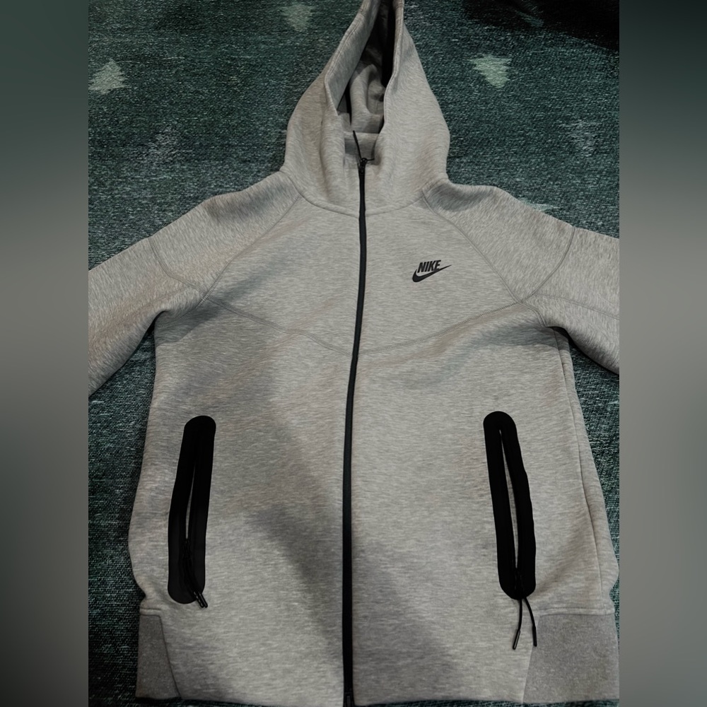 Nike tech size : small